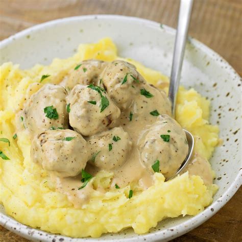 Easy Swedish Meatballs And Gravy Flavorful Meatballs Are Tinged With