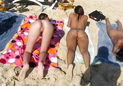 Nahé holky na pláži sexyna org