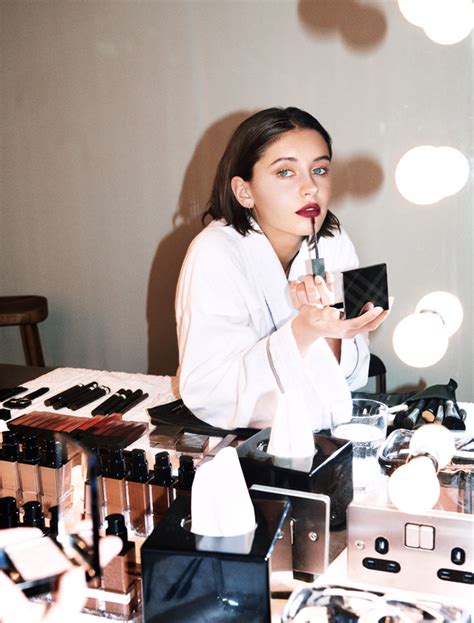 Jude Laws Daughter Iris Law Lands First Modeling Campaign With