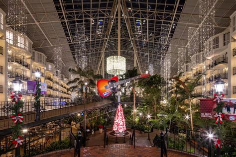 Things To Do At A Country Christmas At Gaylord Opryland In Nashville