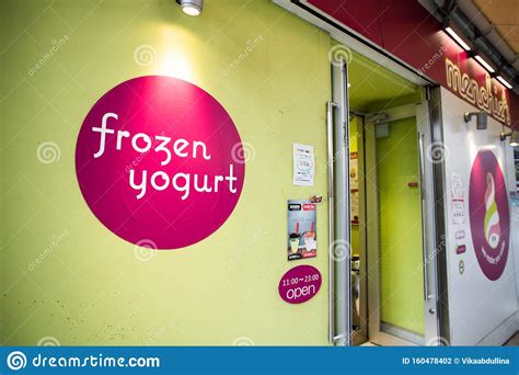 Menchie S Frozen Yogurt Store In Shinjuku Tokyo Japan Editorial