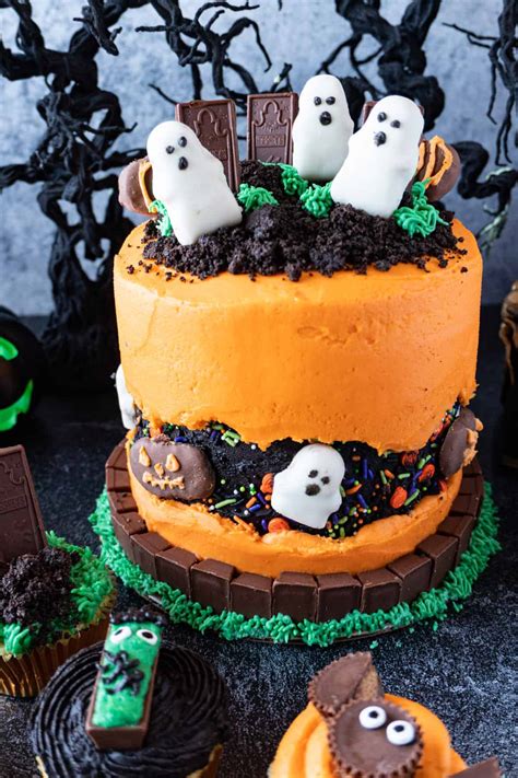 Easy Halloween Graveyard Cake | Fault Line Halloween Cake How To