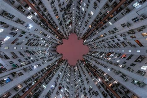 งดงามในความแออัด พาชมภาพถ่ายตึกรามบ้านช่องในฮ่องกง โดยช่างภาพบราซิล