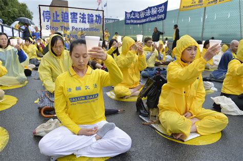 Falun Gong Practitioners In New York Protest Torture Killings In China