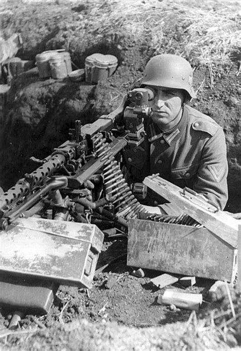 Gunner Wehrmacht German Army Ww2 With Mg 34 Machine Gun With Optical