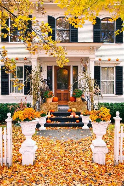 My favorite leaf decoration is the second one if you want more ideas, follow my pinterest board! 40 Amazing ways to decorate your front door with fall style