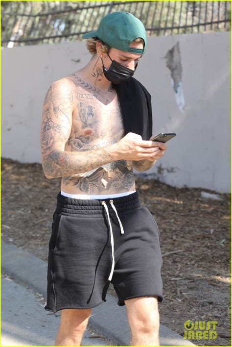Justin Bieber Goes Shirtless For A Hike After Working Out At The Gym Photo 4490035 Justin