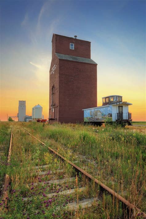 This Grain Elevator In Gravelbourg Sk Is The Only Remaining Elevator