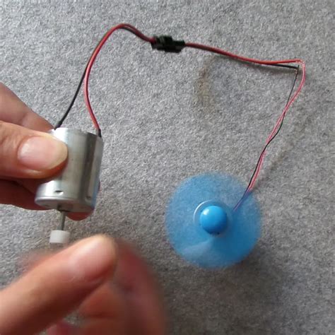Tiny Hand Manual Electrical Mini Fan Generator Physics Teaching Tool