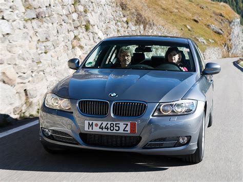 The 335d was sold for 3 model years (2009, 2010 and 2011) before being phased out when the e90 bmw 3 series was redesigned to become the f30 model in 2012. 2009 BMW 335d BluePerformance car wallpapers