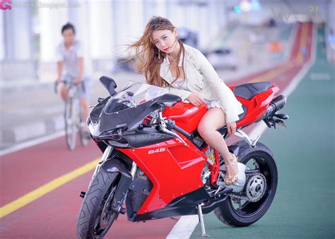 Cute Asian Girl Jo Ye Jin And Ducati