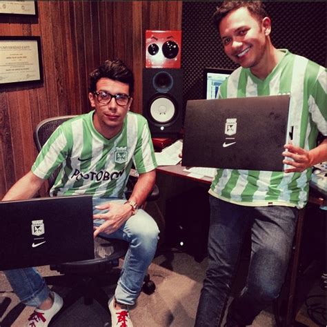 At the early age of 12, he became the youngest dj performer to play in the plazas of colombia. Hinchas Famosos de Atlético Nacional. | Bitácora Verdolaga