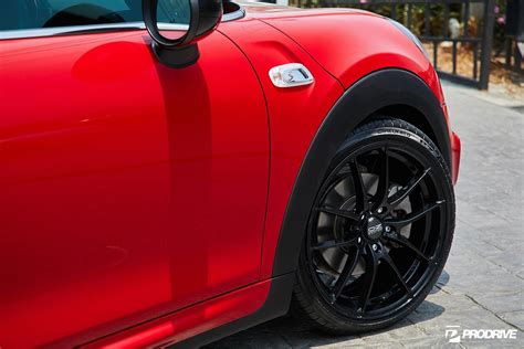 Mini Cooper S Red Oz Ultraleggera Wheel Front