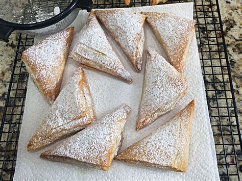 This simple phyllo (filo) dough is made with four simple ingredients only: Fresh Apple Turnovers made with phyllo dough | Apple turnovers, Phyllo dough, Fresh apples