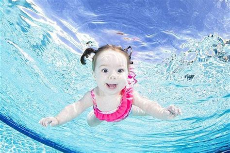 Chistosas Fotos De Bebés Bajo El Agua