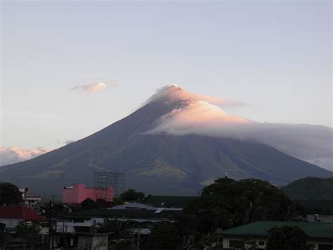 Mayon Volcano Legaspi Albay Philippines Albay Beautiful Places