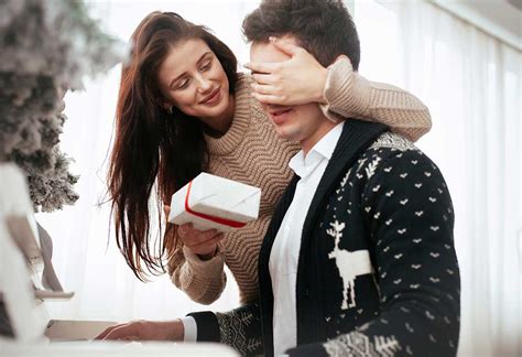 Check spelling or type a new query. 7 Romantic Anniversary Gifts That A Husband Can Gift To ...