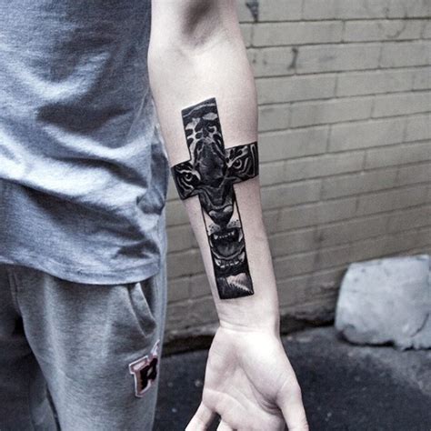 The celtic cross became immensely popular due to their unique design where the irish missionaries added a halo aka nimbus behind a cross. 47 Stylish Cross Tattoos For Wrists