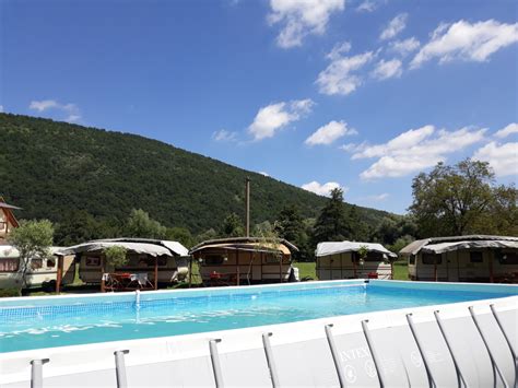 Maps.me harita ve konum dizininden aşağıdaki seçimi yaptınız: cucortu.ro - Camping La Rulote - Suncuius