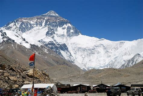 Generally, everest base camp (ebc) refers to north everest base camp because it is more chosen by tourists. Liz O'Callaghan - Trek to Everest Base Camp - Hill Walking ...