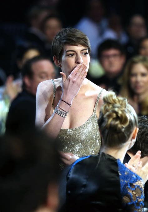 Anne Hathaway Braless Wearing A Tight Maxi Dress At 18th Critics