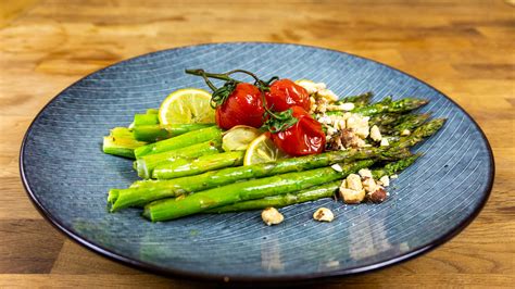 Grüner Spargel aus dem Ofen schnelles und leckeres Rezept Der Bio Koch