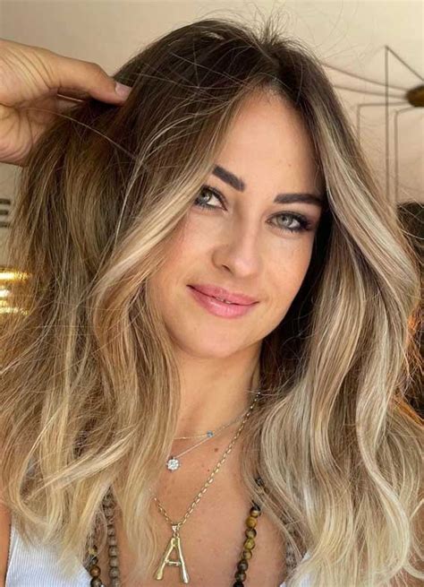 35 Best Fall 2021 Hair Color Trends Dirty Blonde With Subtle Blonde