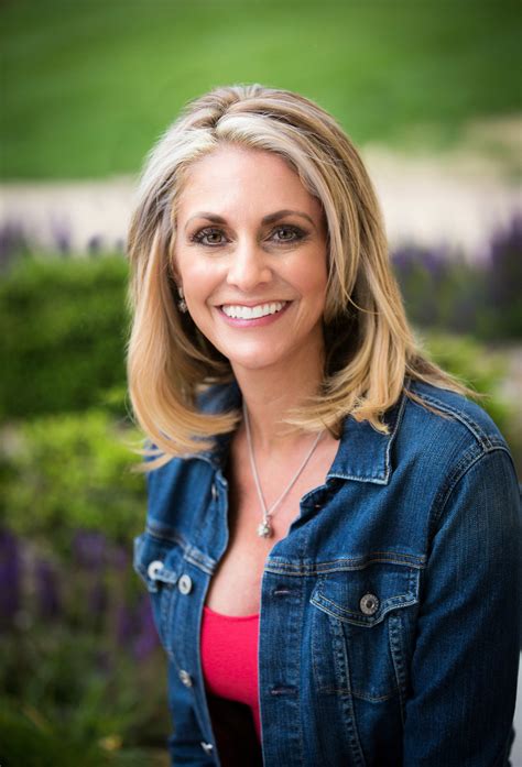 From job hunting to online dating, headshots are a huge part of how we present ourselves to the world. Professional headshots, put your best self forward - Jolie ...