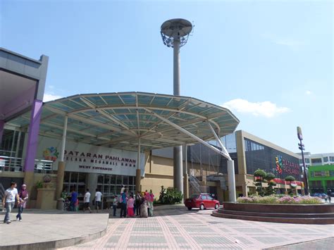 The dataran pahlawan melaka megamall is a shopping mall in bandar hilir, melaka city, melaka, malaysia. File:Dataran Pahlawan Malacca Megamall.JPG - Wikimedia Commons