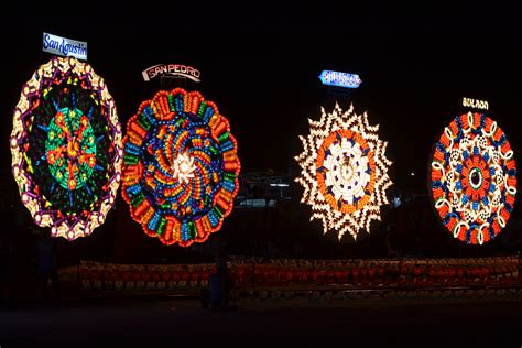 Giant Lanterns Light Up Pampanga Sky In “ligligan Parul” Giant Lantern