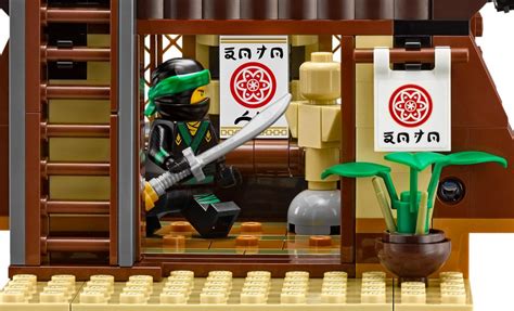 Lego Ninjago 70618 Pas Cher Le Qg Des Ninjas