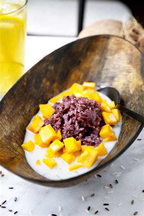 This mango sticky rice recipe is only 222 calories. Mango Sticky Rice Recipe | Pickled Plum | Easy Asian Recipes