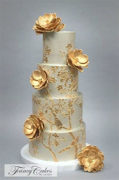 Gorgeous Wedding Cakes With Gold Details Modwedding Gold Wedding