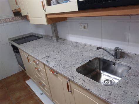 Durante muchos años, esta una encimera de granito consigue dar a la cocina un toque clásico de elegancia magnífico y vistoso. Encimera de cocina granito Shivakashi | Encimeras | Cocinas