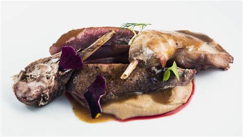 Receta de karlos arguiñano de angulas a la bilbaína, un plato tradicional de la cocina vasca que se puede servir en ocasiones especiales y navidad. Cómo cocinar la becada, un manjar otoñal