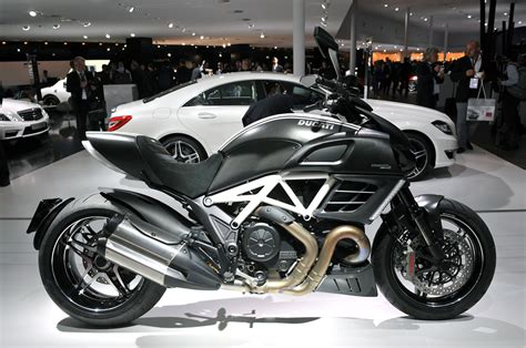 Ducati diavel amg motorcycles for sale: 2012 Ducati Diavel AMG Special Edition Review ~ motorboxer