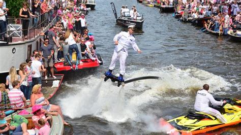 grote drukte in amsterdam tijdens canal parade nu het laatste nieuws het eerst op nu nl
