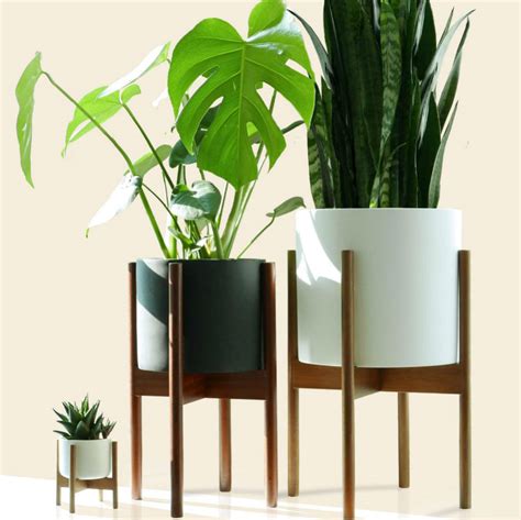 Show off your favourite houseplant with this gorgeous metal planter with a wooden stand. Indoor Plant Stand with Unique Design for Your Room ...