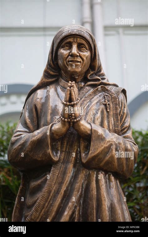 India West Bengal Kolkata Statue Of Mother Teresa At The Archbishops House On Park Street In