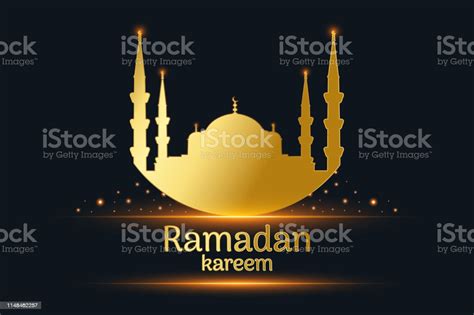 Siluet Masjid Emas Dan Kareem Ramadhan Tertulis Lampu Gantung Dengan