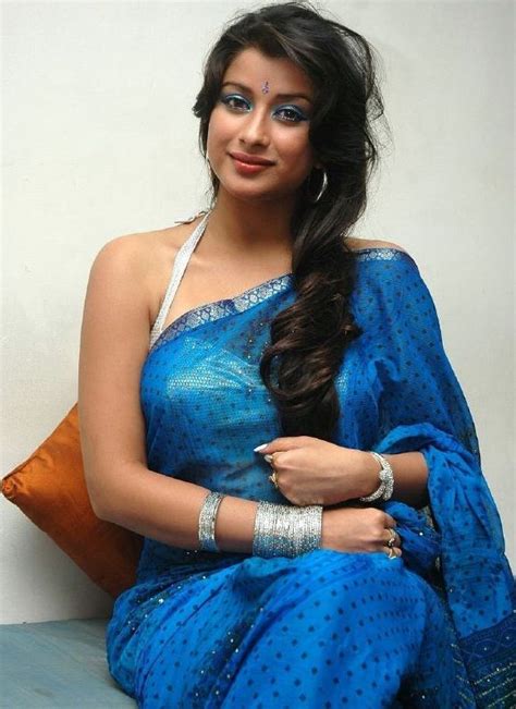 geger kaku actress madhurima in glamour saree