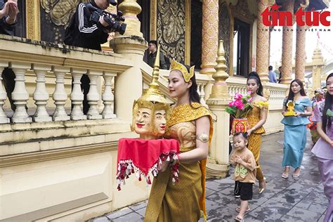 The Khmer Peoples Chol Chnam Thmay Festival In Hanoi