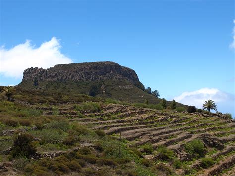 Información detallada con fotografías y localización de monumento natural de la fortaleza , un rincón de interés situado en la localidad de vallehermoso, isla la gomera. Monumento Natural La Fortaleza | Reserva de la Biosfera de ...