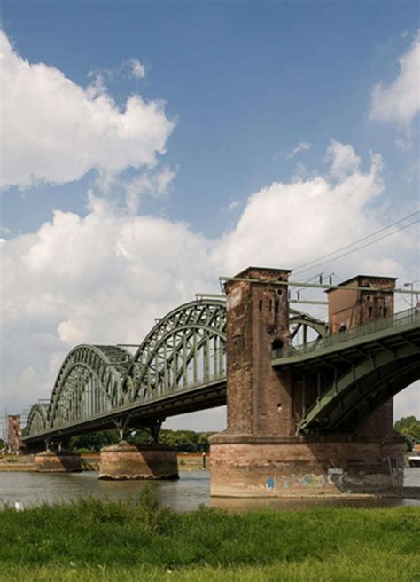 In 1934, the nazis rented the building from him and turned it into the headquarters. Südbrücke - Stadt Köln