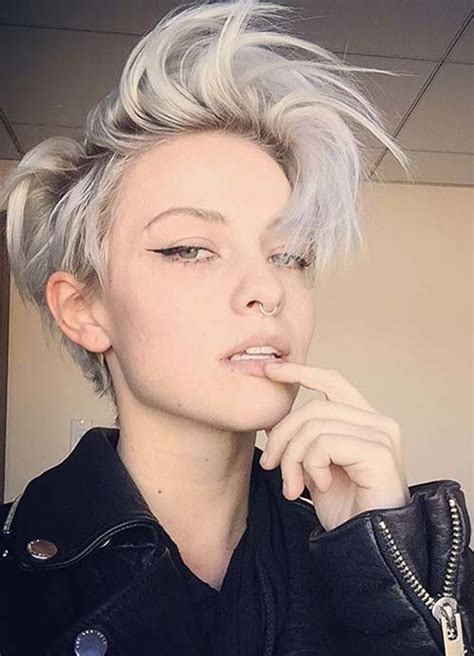 It allows your hair to have volume without the thinning ends or roots. 55 Short Hairstyles for Women with Thin Hair | Fashionisers©