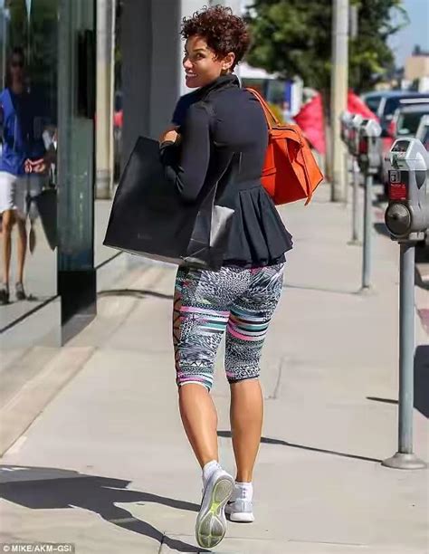Mother Of 5 Nicole Murphy Flaunts Her Trim Frame In Crop Tops And Tight Pants As She Leaves The Gym