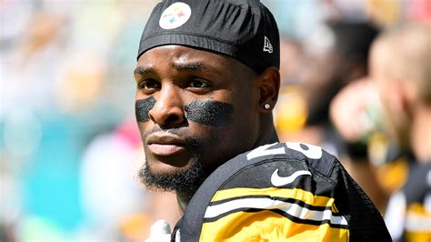 Leveon Bell Apologizes To Steelers Fans Over Holdout