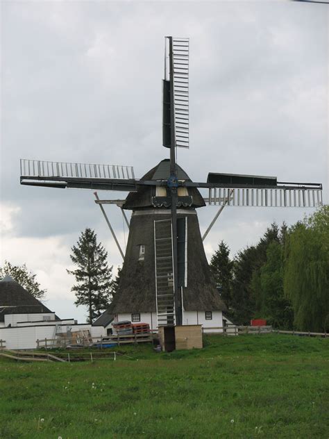 krɔpsˈʋɔldə) is a village in the dutch province of groningen. Kropswolde, De Hoop | Windmolens, Molen, Vuurtorens