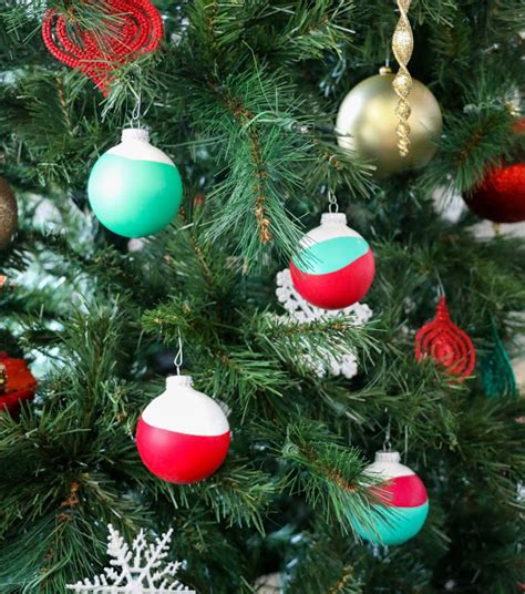 Diy It Super Simple Dip Dyed Ornaments A Kailo Chic Life
