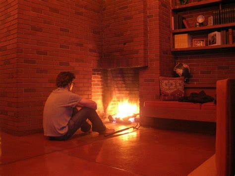 It was designed and built by frank lloyd wright in 1909, and meticulously restored to its 1911 state by steelcase in the 1980's. Frank Lloyd Wright Fireplace | Enjoying the fire in Frank ...